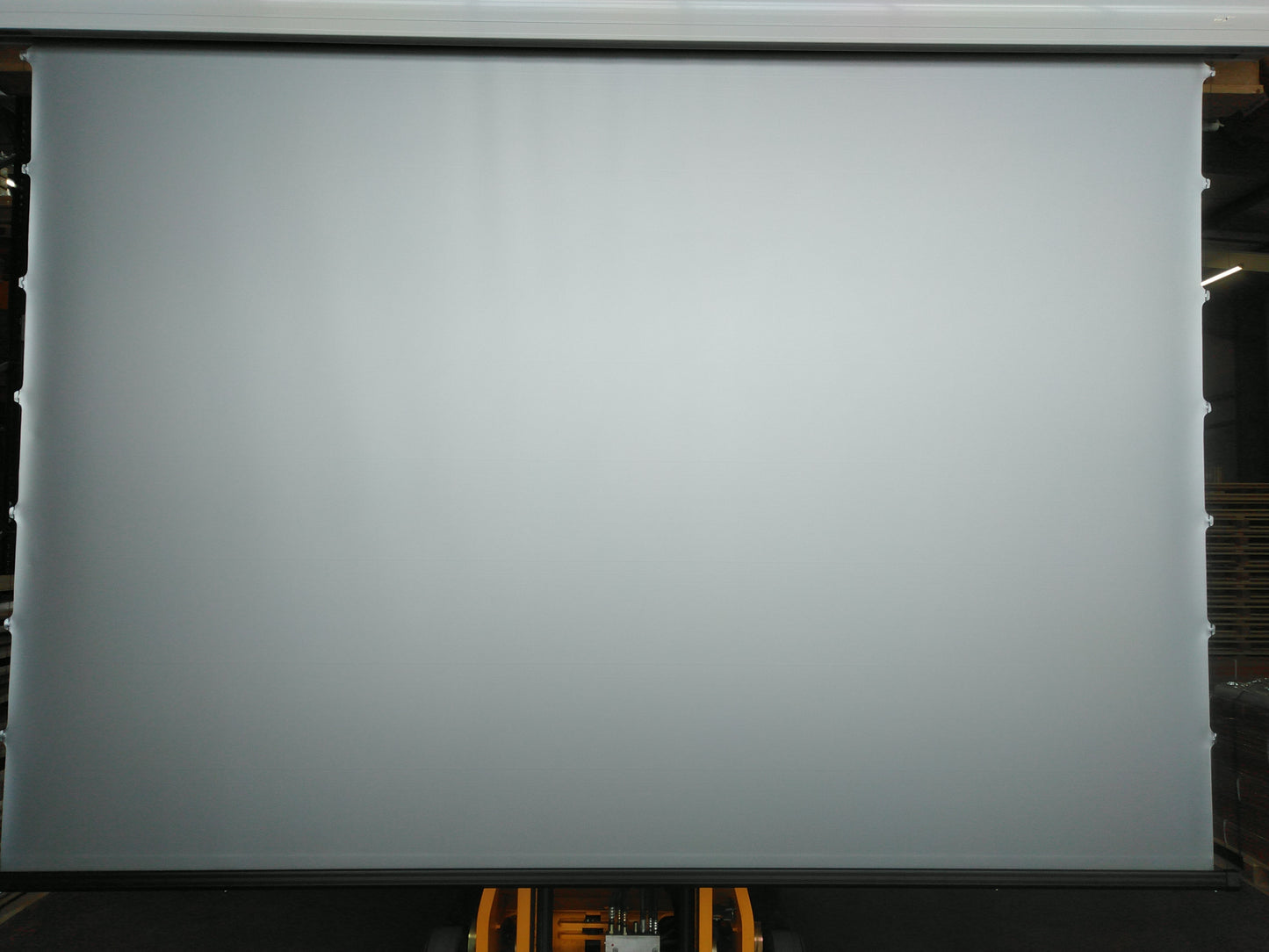 Usado - Como nuevo // DAYWALKER DW3 TAB TENSION - CineGrey 4D (ALR) / 16:9 / 110" (244x137 / Top-Drop 30cm) // B-DWN120XHD3-E12 -252H02667
