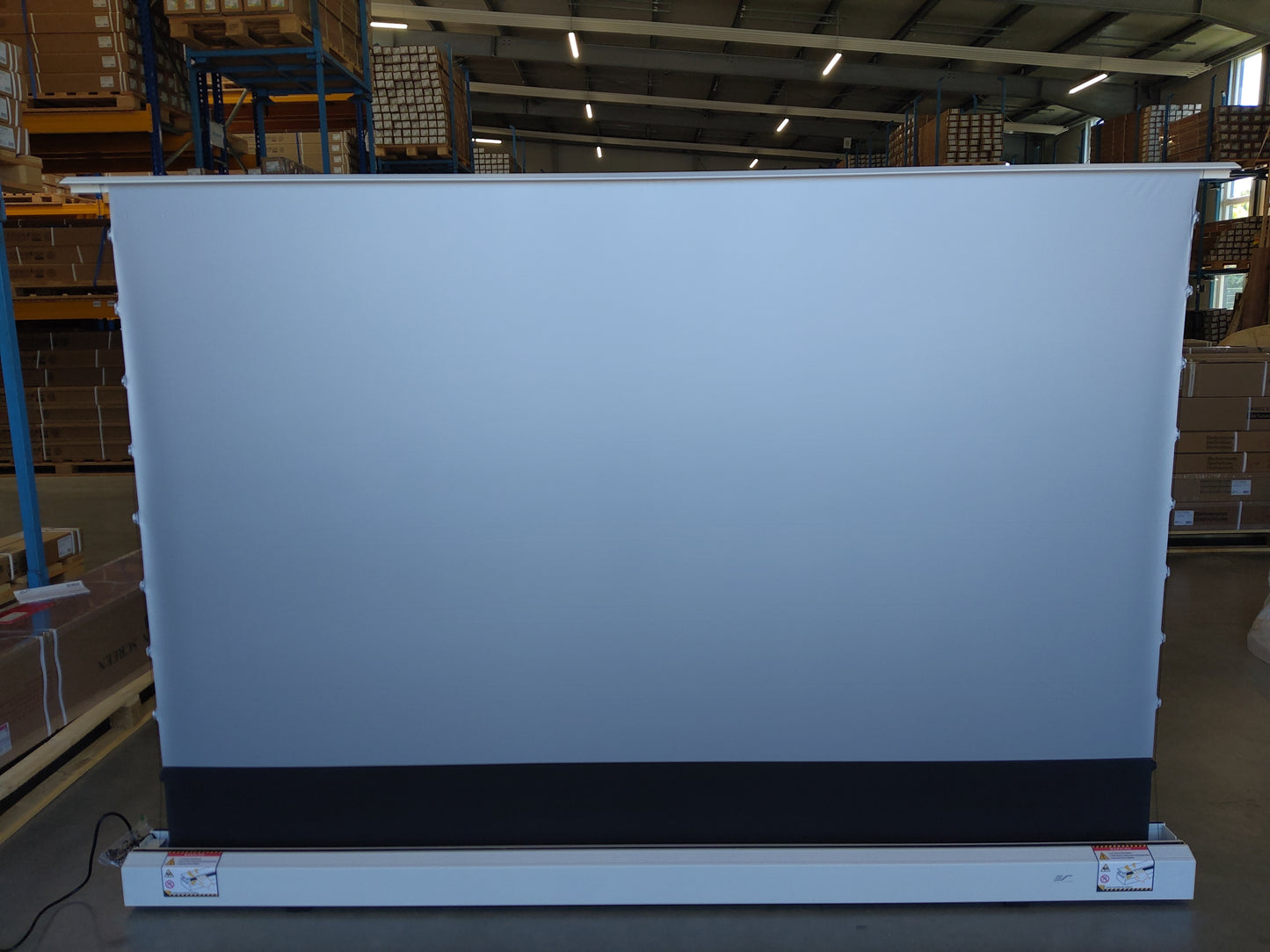 Usado - Como nuevo// KESTREL TAB-TENSION FLOOR-UP Con Pantallas Cinegrey 4D / CineGrey 4D (ALR) / Blanco / 102" ( 16:9 / 226x127 cm) // B-FTE102XH2-C4D--24AH02731/ Estado Falta la caja original.