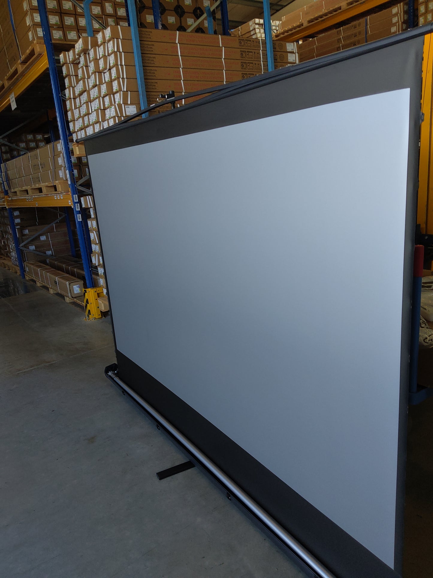 Used  - Very Good // EZ CINEMA PLUS TAB-TENSION - CineGrey 4D (ALR) / 16:9 / 113" (250x141 cm) // Item number: B-FT113UH-C4D-249H02832