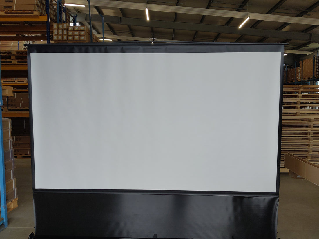 Usado, como nuevo // EZ CINEMA MaxWhite / 16:9 / 135" (299 x 168 cm) //  Número de artículo: B-F135NWH - 249H04215
