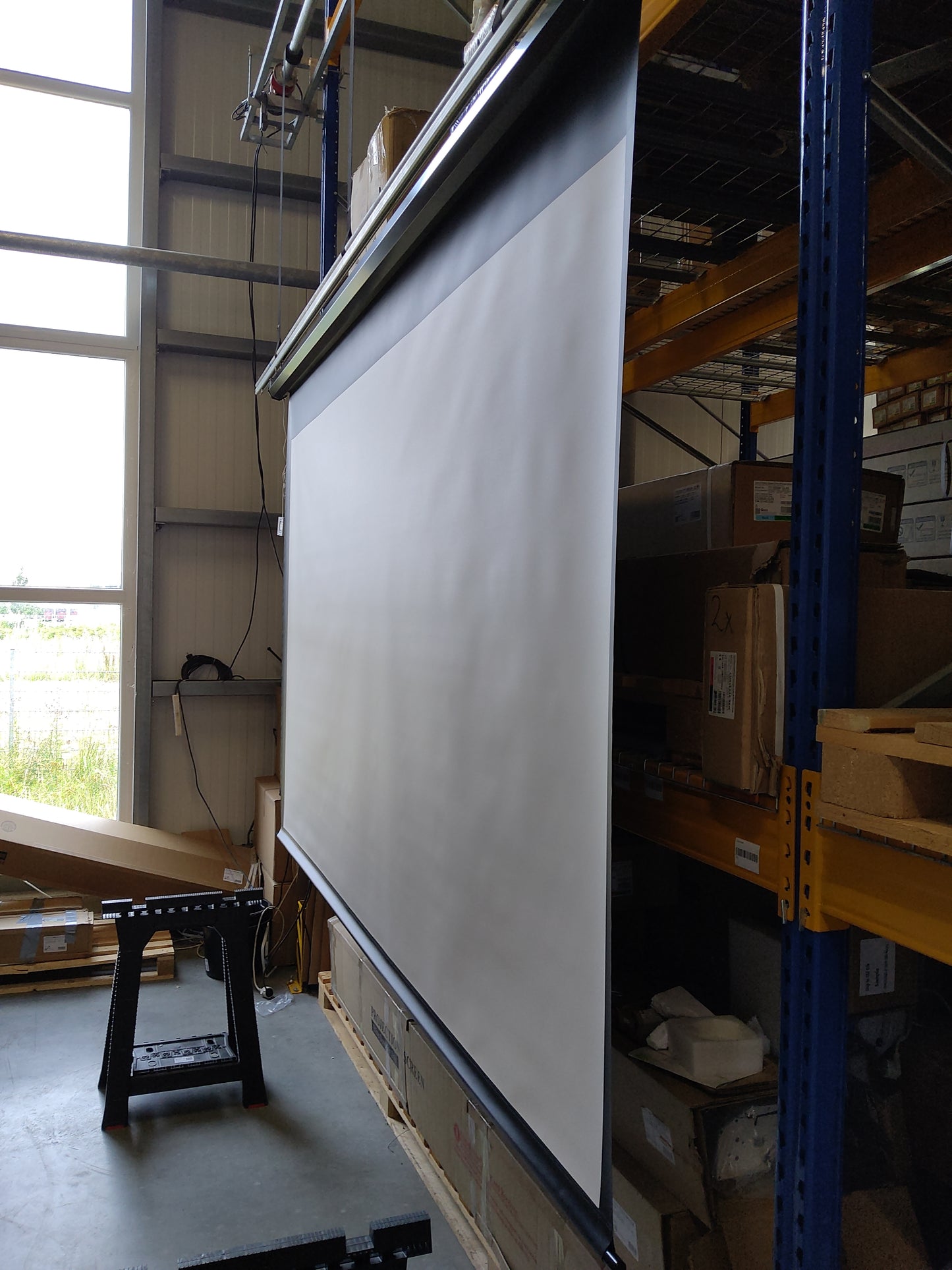 Usado - Muy bueno // VMAX - Negro / 16:9 / 135" (299 x 168 / Top-Drop 20 cm)  // B-VMAX135UWH2-243H00563