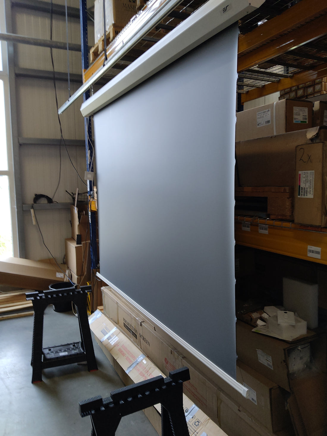 Usado -  Como nuevo // DAYWALKER DW3 TAB TENSION - CineGrey 4D (ALR) / 16:9 / 92" (203 x 115 / caída superior 30 cm)// B-DWN92XHTD3-E12-24CH00656